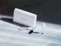 Creed Mini Set Met 8 Fantastische Geuren In Wit Lederen Wallet Voor Dames 9 Creed Mini Set Met 8 Fantastische Geuren In Wit Lederen Wallet Voor Dames -Parfumerie Winkel 1200x900