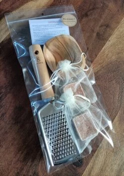 2 Amberblokjes - Geurblokjes - Incl - Schaaltje - Rasp - Organza Zakjes - Geschenkset Vrouwen 11 2 Amberblokjes - Geurblokjes - Incl - Schaaltje - Rasp - Organza Zakjes - Geschenkset Vrouwen -Parfumerie Winkel 848x1200 2